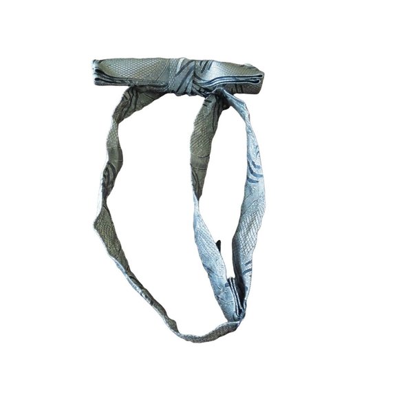 Men's Black Gold Stripe Adjustable Bow Tie - Picture 5 of 6